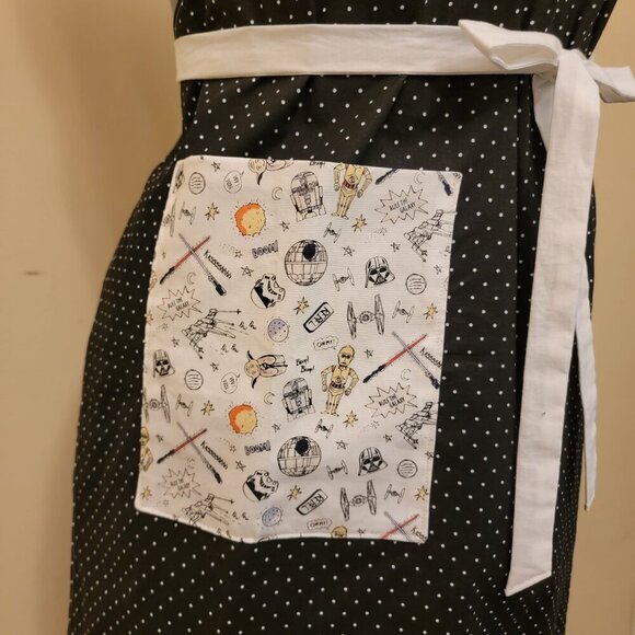 NWT Handmade Reversible Apron - Star Wars and polka dots - One Size - OOAK - Picture 4 of 4